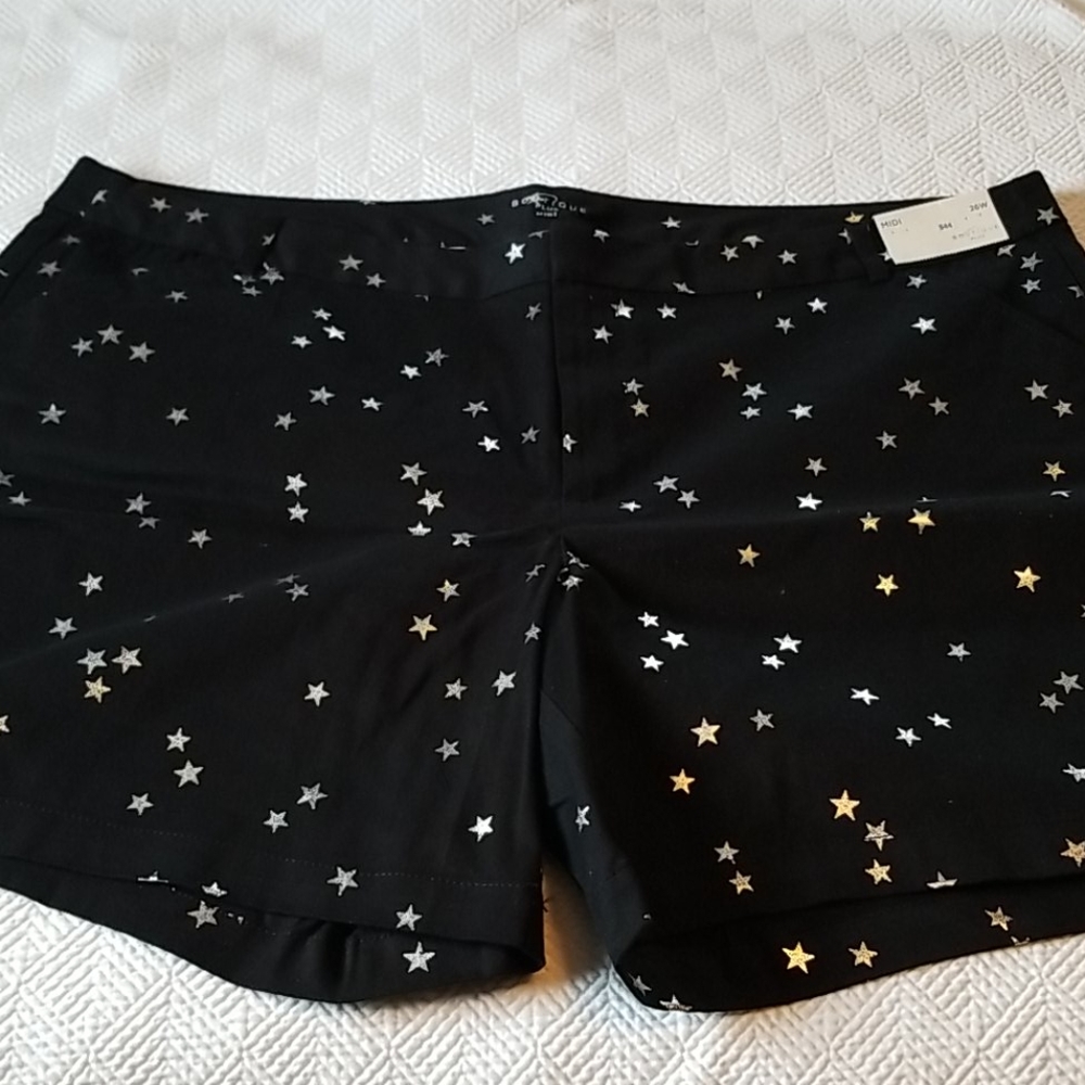 NWT Midi Star Print Shorts